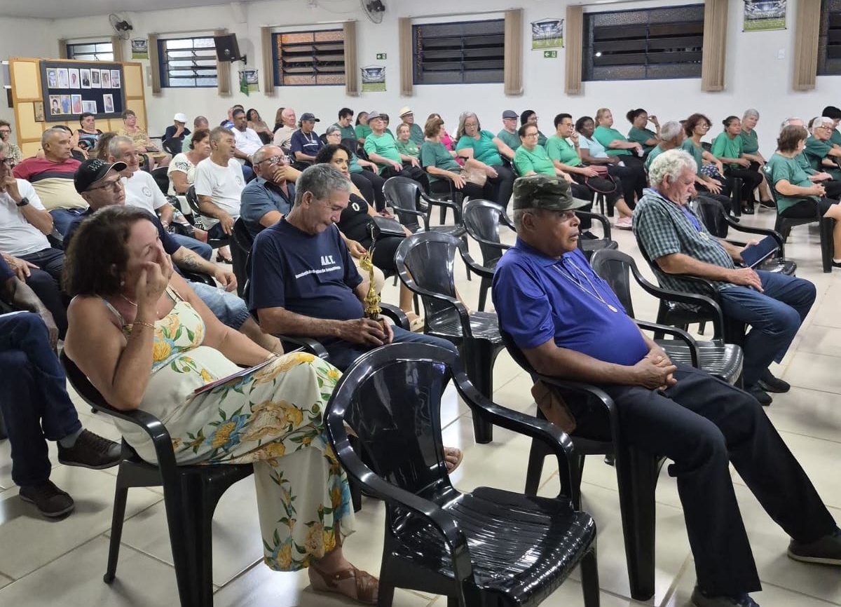 Foto da premiação e comemoração dos 44 anos da AAAT 29 de 36