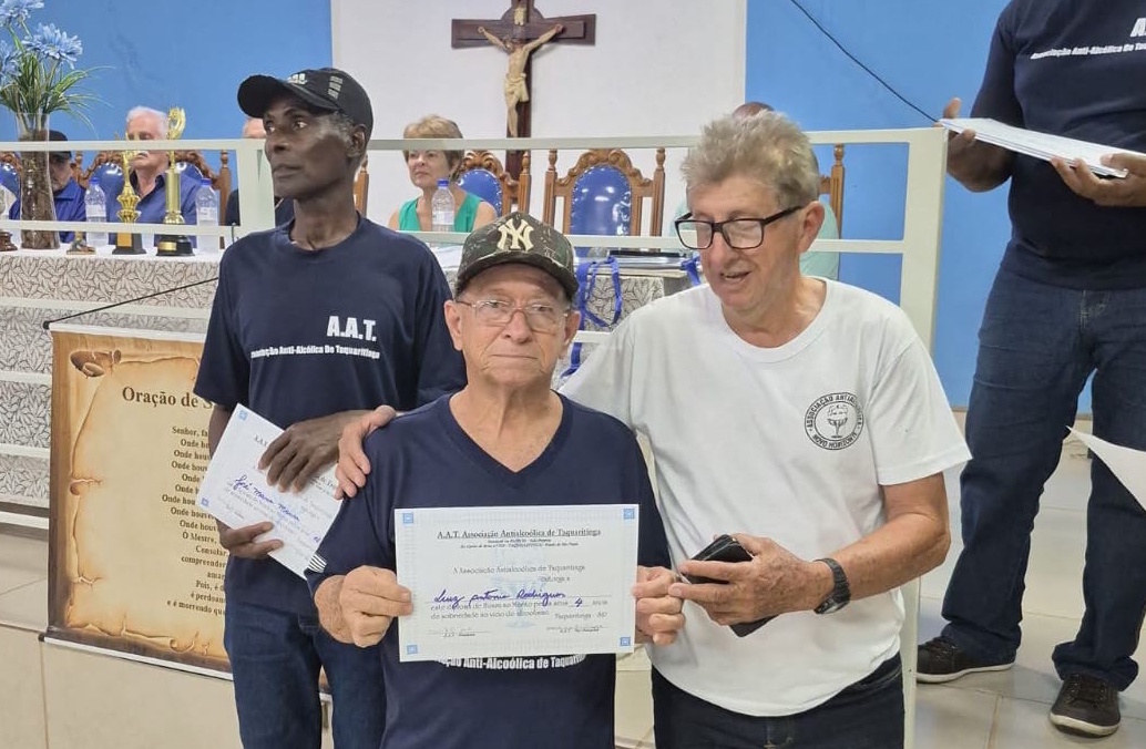Foto da premiação e comemoração dos 44 anos da AAAT 35 de 36